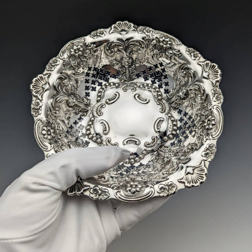 1897年 英国アンティーク 純銀 ボンボンディッシュ 直径15cm William Neale
